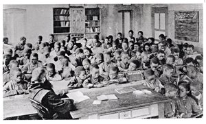 1914年までにフランス語圏のアフリカでクラスを教える僧侶